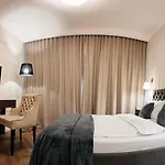 Lumina Ovo 4* ורוצלב
