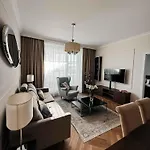Lumina Ovo מלון דירות 4*